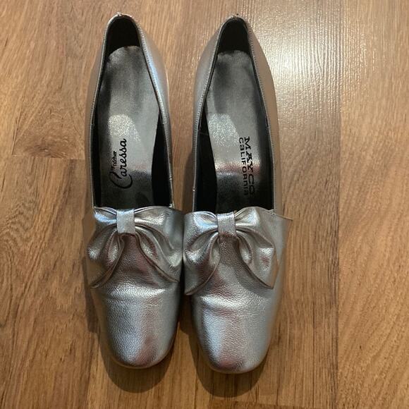 Vintage Shoes - May Company California Silver Metallic Vintage Bow Heels Size 8 Narrow Women’s